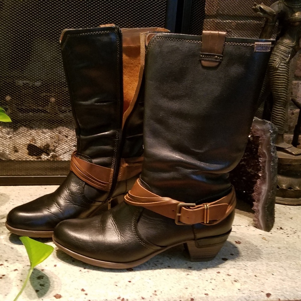 Pikolinos Black Boots